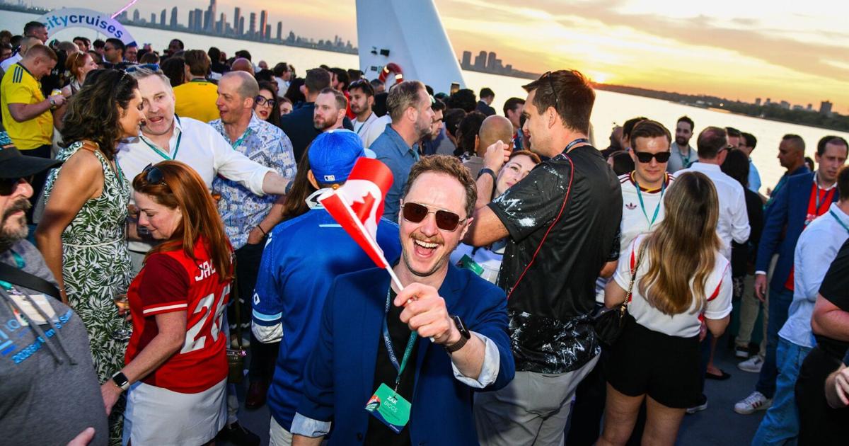 I turisti arrivano presto a Toronto, pronti a godersi l’atmosfera della Coppa del Mondo: “Volevamo riprendere l’hype”